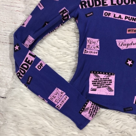 Daydreamer RUDE LOOKS COLD SHOULDER THERMAL GRAPHIC CROP Top - Picture 6 of 13